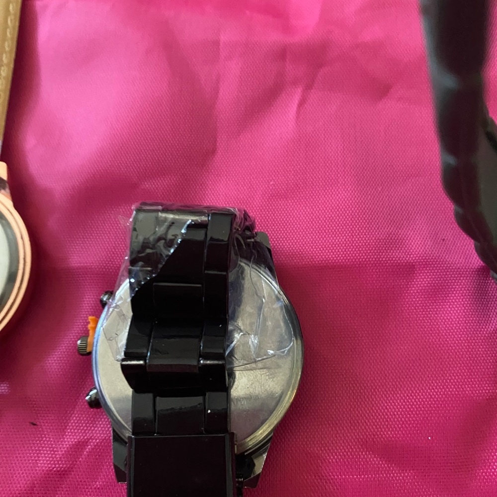 Set of Four Stylish Watches - Picture 11 of 13